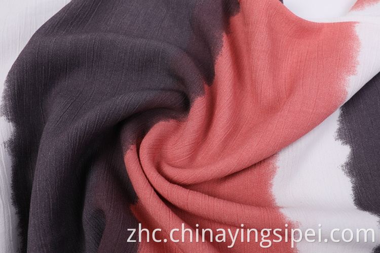 大多数受欢迎的供应商编织皱纹100％人造丝染成人造丝旋转衬衫的面料